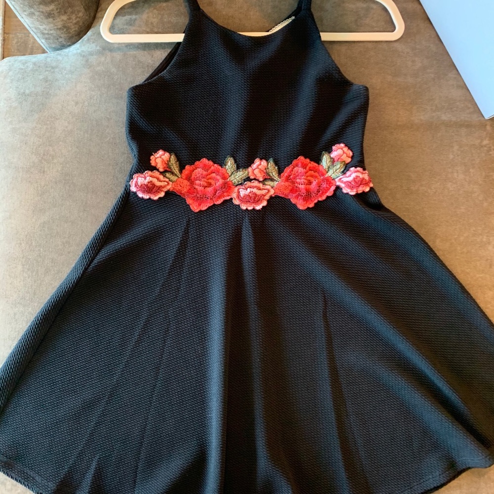 BEAUTIFUL dress- purchased at Dillard’s - 10/12. Worn twice. Like brand new!